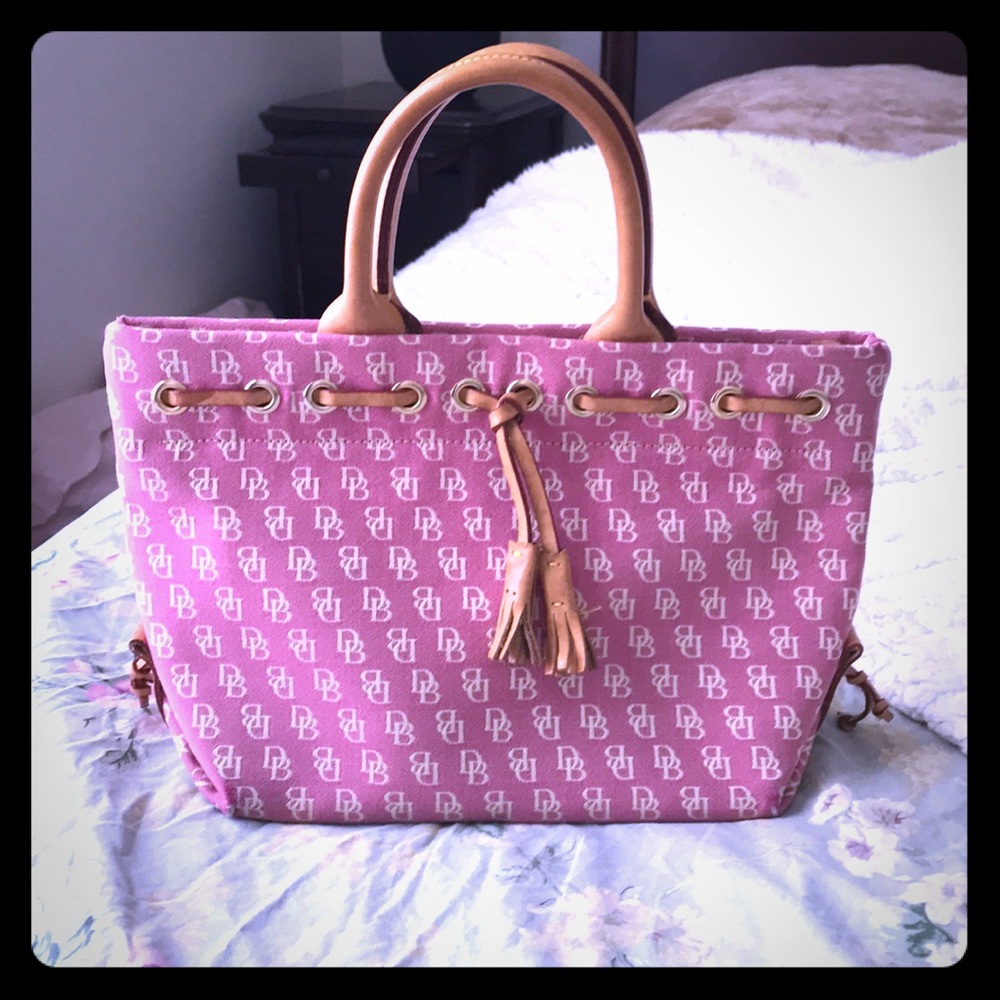 Beautiful DOONEY BOURKE Purse✨💕very Palm Beach!